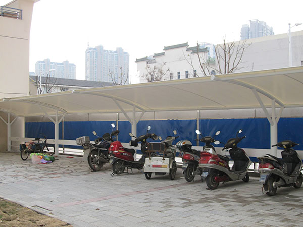 膜結構自行車棚